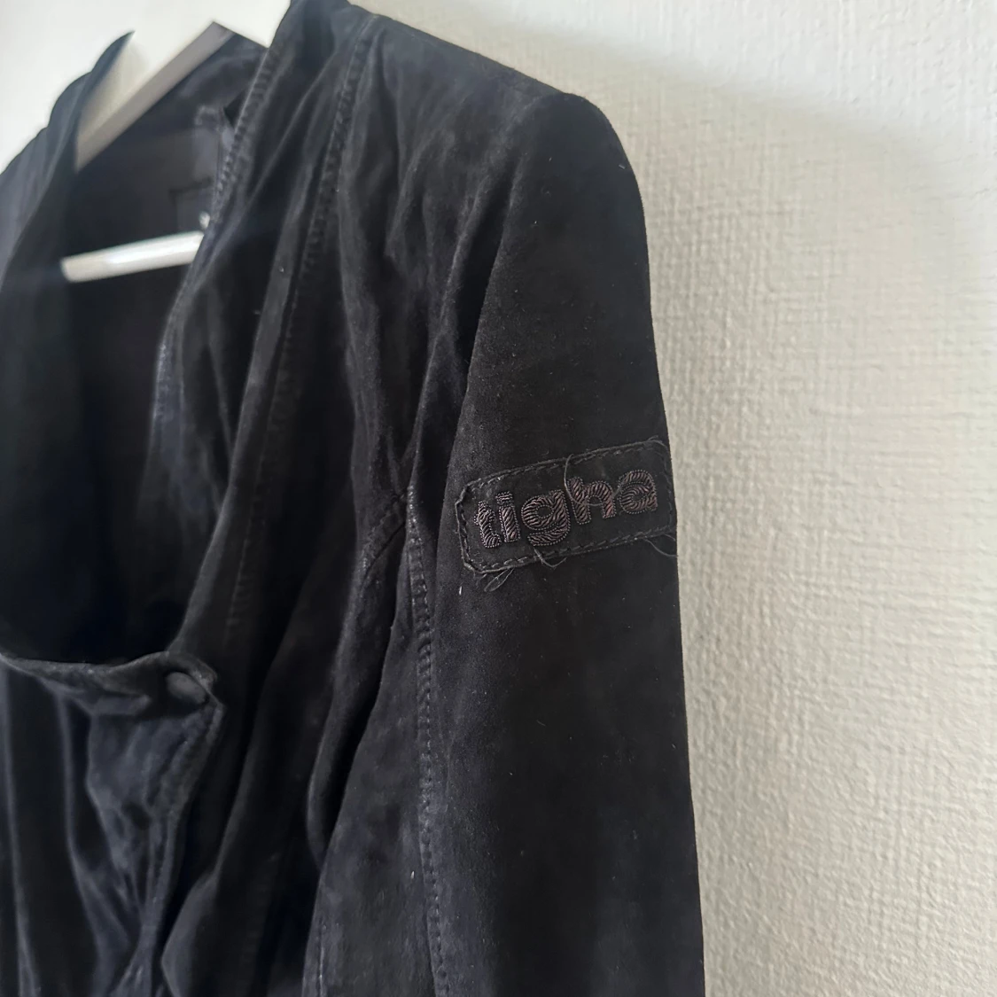 Svart mockajacka från Tigha - 2