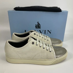 Lanvin skor  - Hej! Säljer nu dessa sjukt snygga lanvin skor. Skorna är i toppskick! Har begränsat antal boxar och dustbag. Hör av dig vid frågor. 