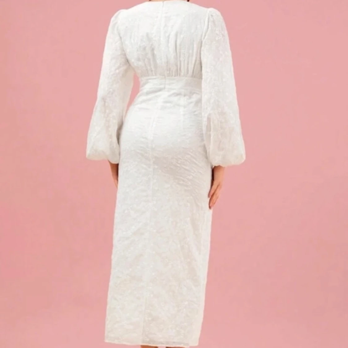 Vit långklänning med spets och puffärm - 3