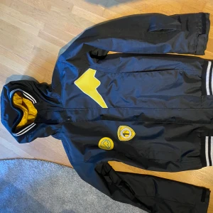 Snowboardjacka  - Knappt använd från Stormbeg