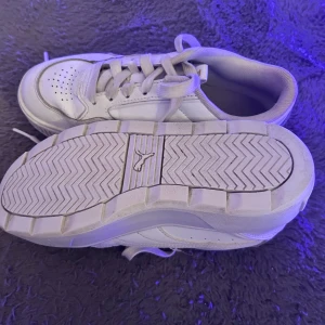 Puma skor - Puma skor i bra skick. Skorna är väldigt rena och knappt använda.
