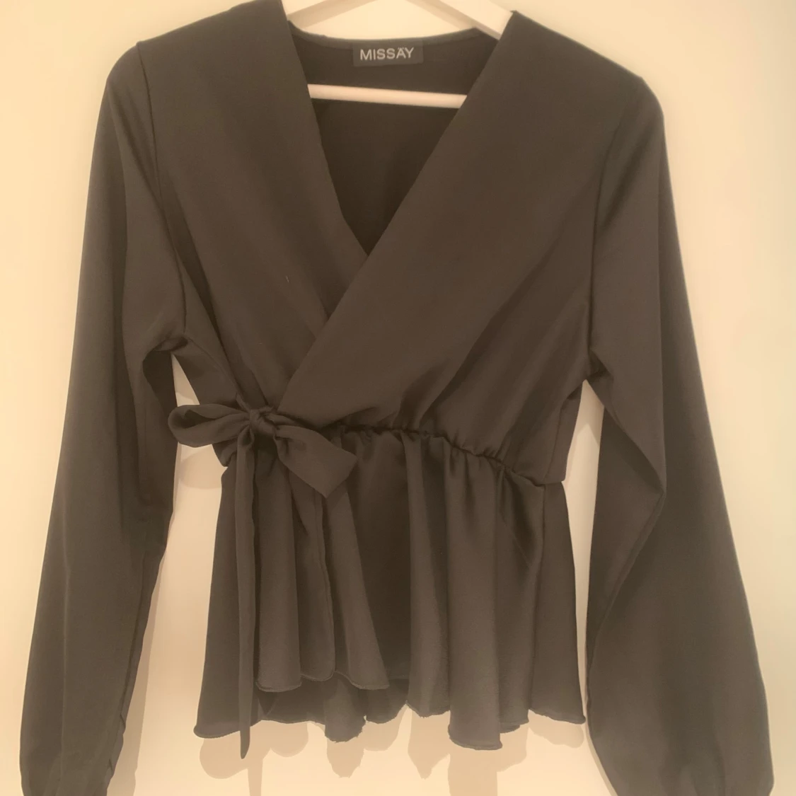 Svart omlottblus från Missay - 2