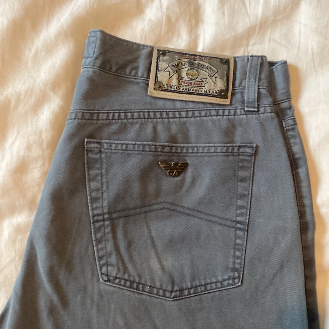 Gråa byxor från Armani Jeans