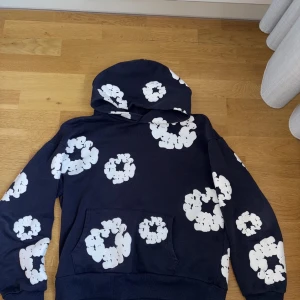 SÖKER BYTE Denim tears hoodie - Tar hels emot byten men kan säljas söker hoodie i storlek S kom dm för frågor oså