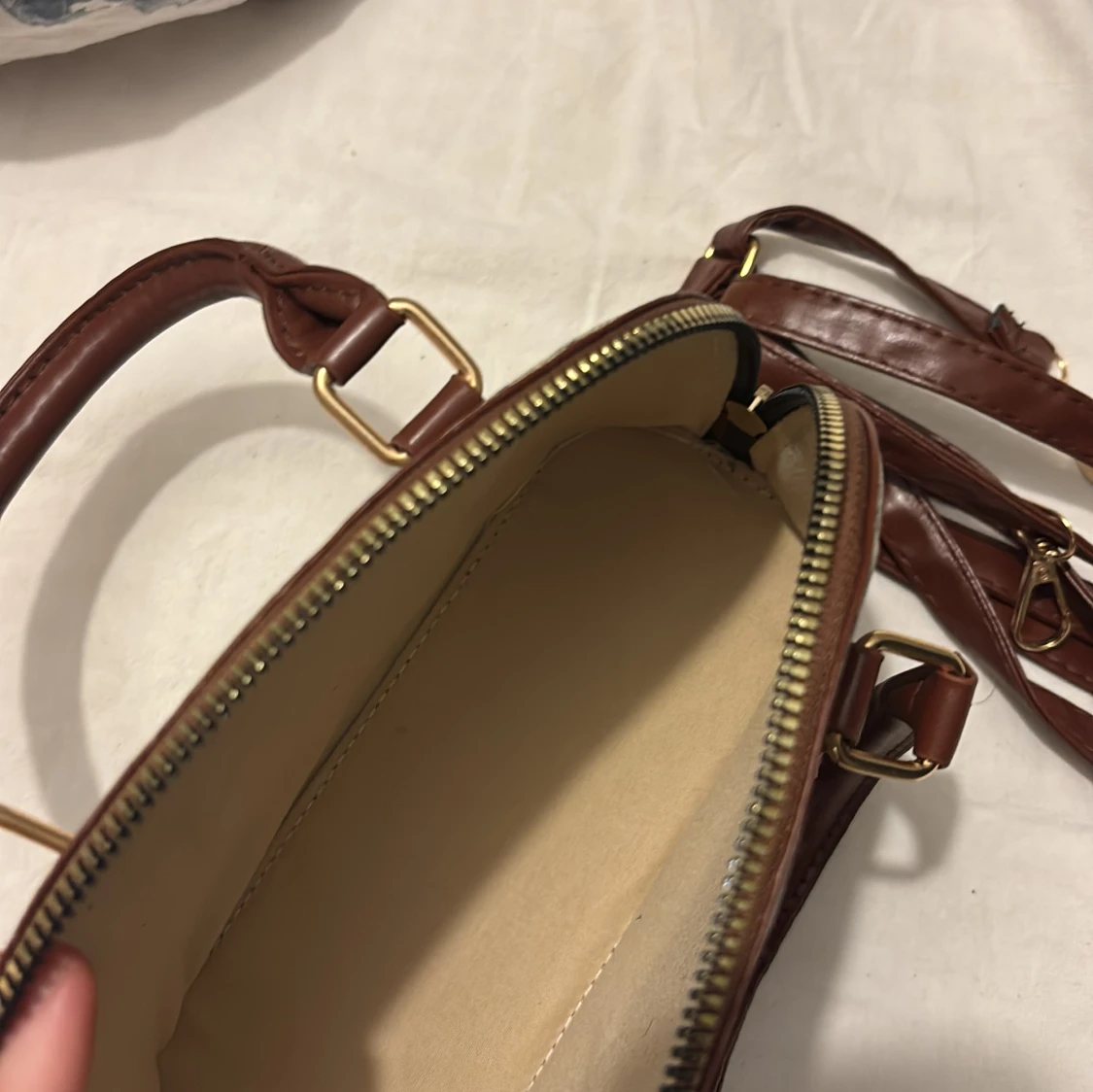 Brun och beige handväska med mönster - 2