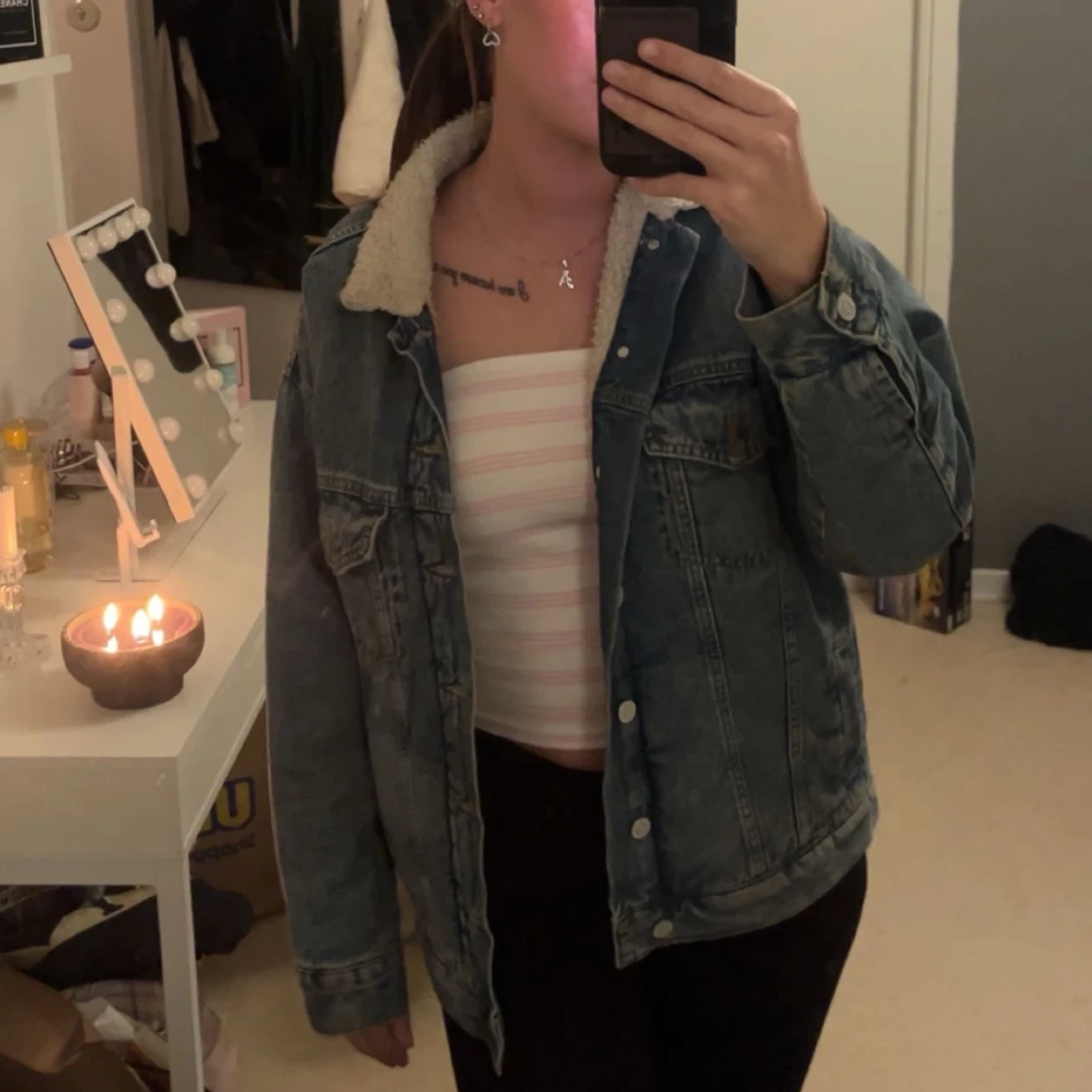 Blå jeansjacka med teddyfoder