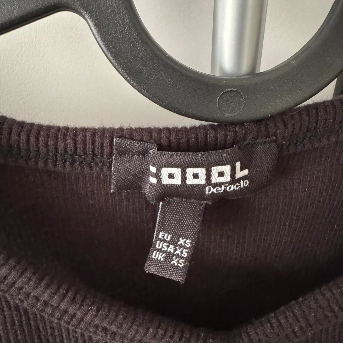 Svart ribbad linnetopp från DeFacto - 2