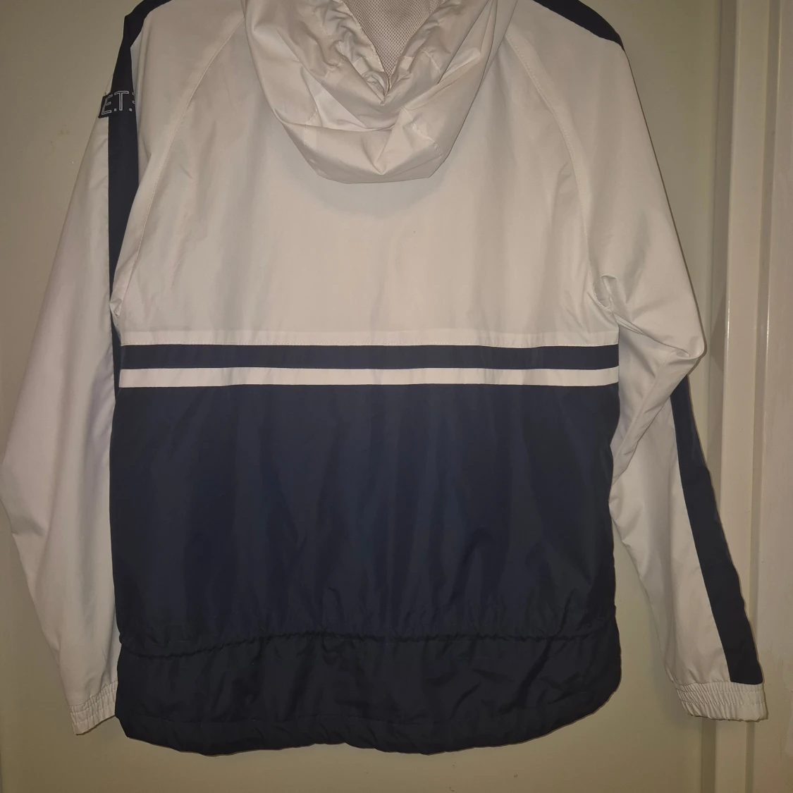 Vit och marinblå vindjacka från Etirel - 1