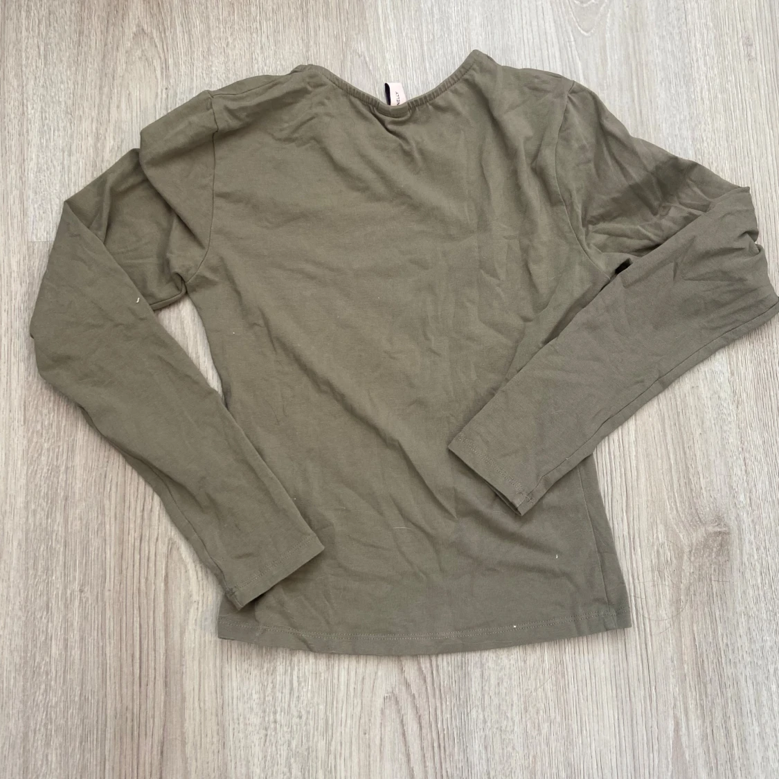 Olivgrön långärmad topp - 1