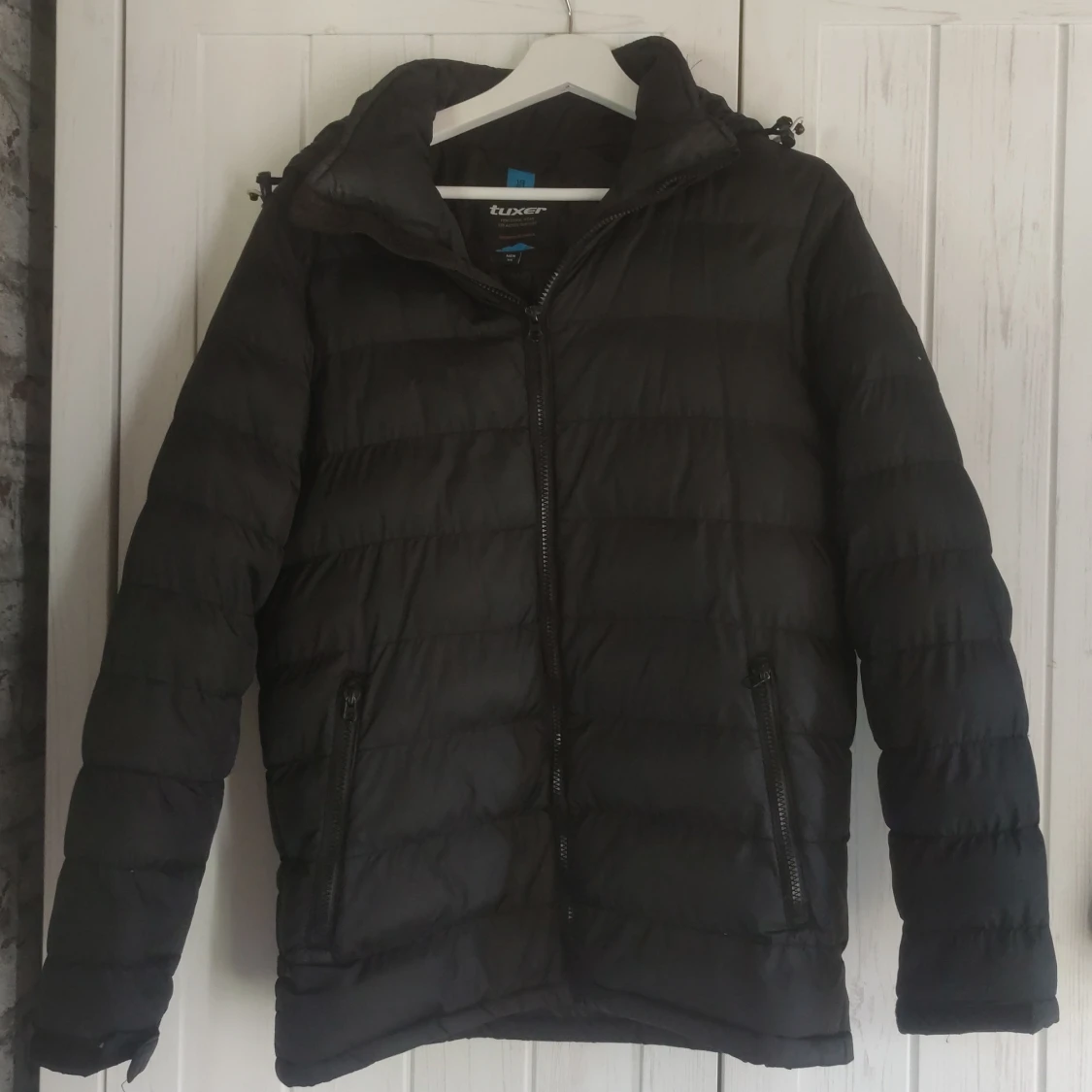 Svart pufferjacka från Tuxer XS