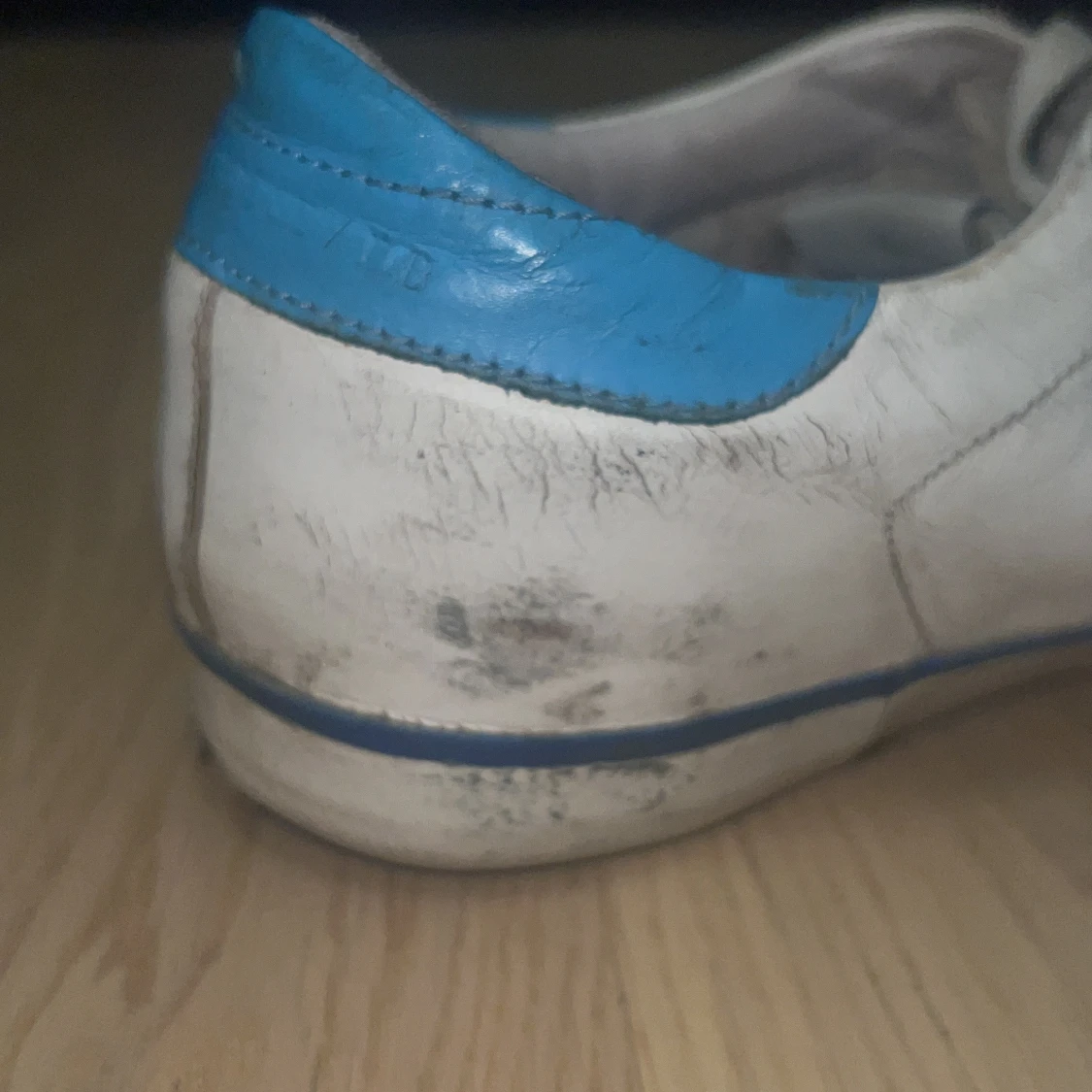 Golden Goose vita sneakers med blå detaljer - 2