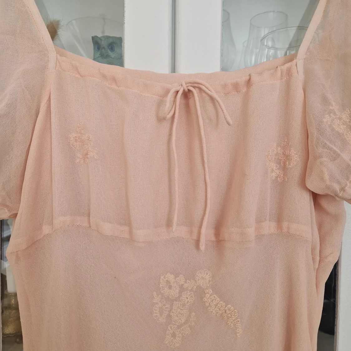 Ljusrosa långklänning med puffärm - 1