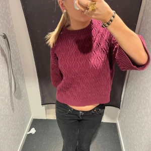 Vinröd tröja  - Super fin, jätte bra kvalitet, går att sänka pris vid snabb affär💕💕💕