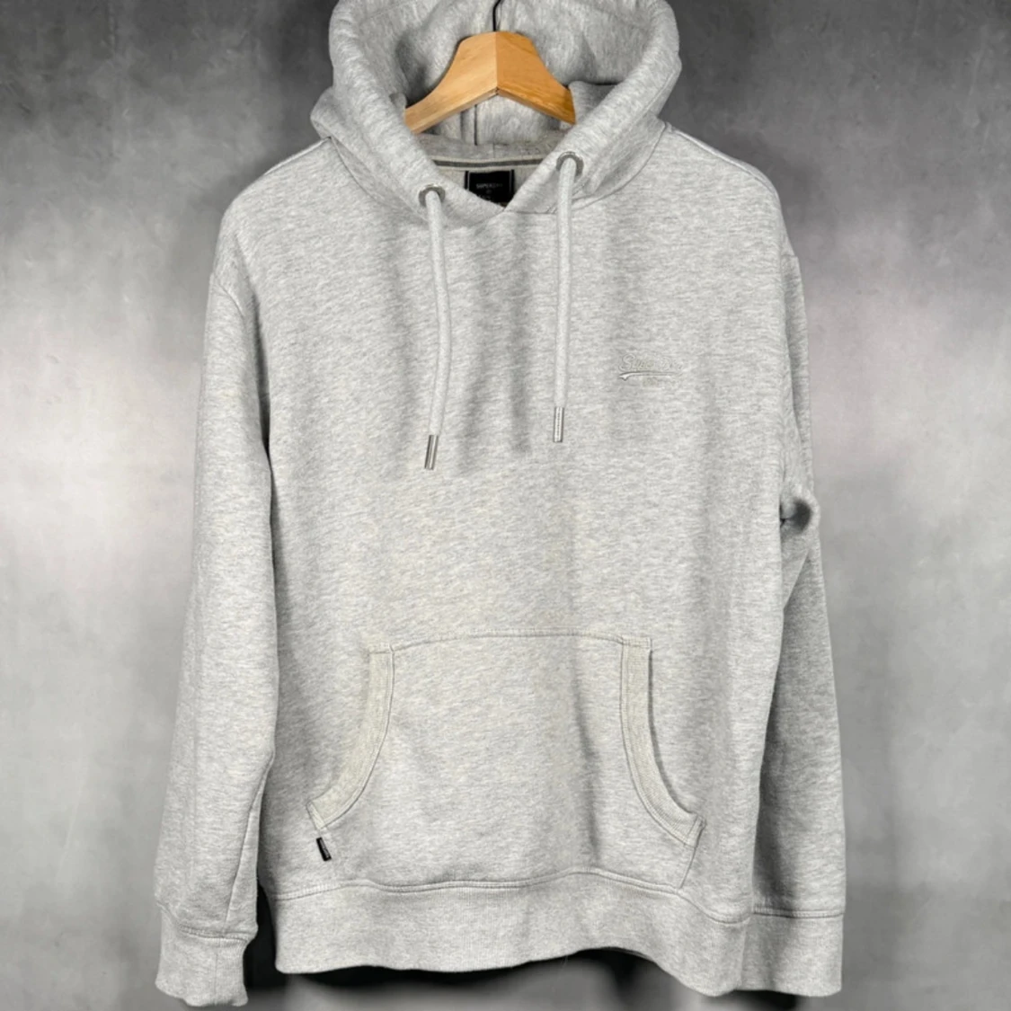 Grå hoodie från Superdry med huva - 1