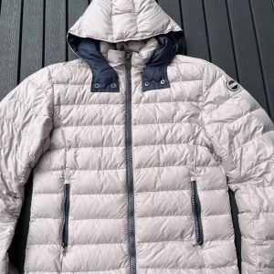 Colmar vinterjacka - Colmar vinterjacka i bra skick, finns små tecken på slitage men annars bra skick passar S/M