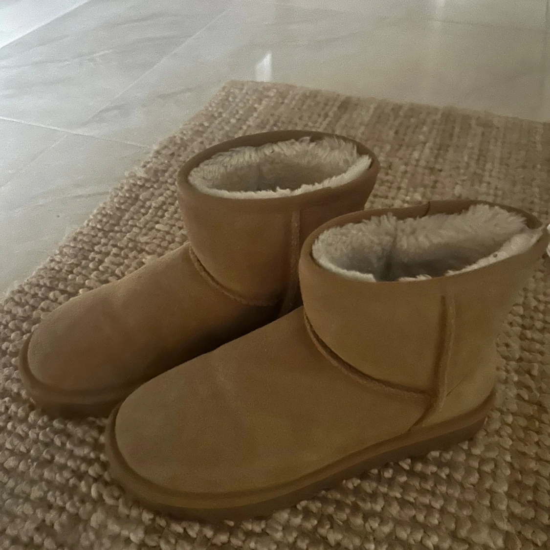 Beige boots med fluffigt foder