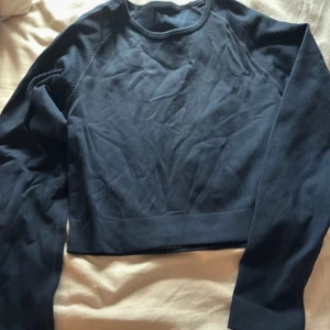Träningströja - Marinblå träningströja💙 Aldrig använd!