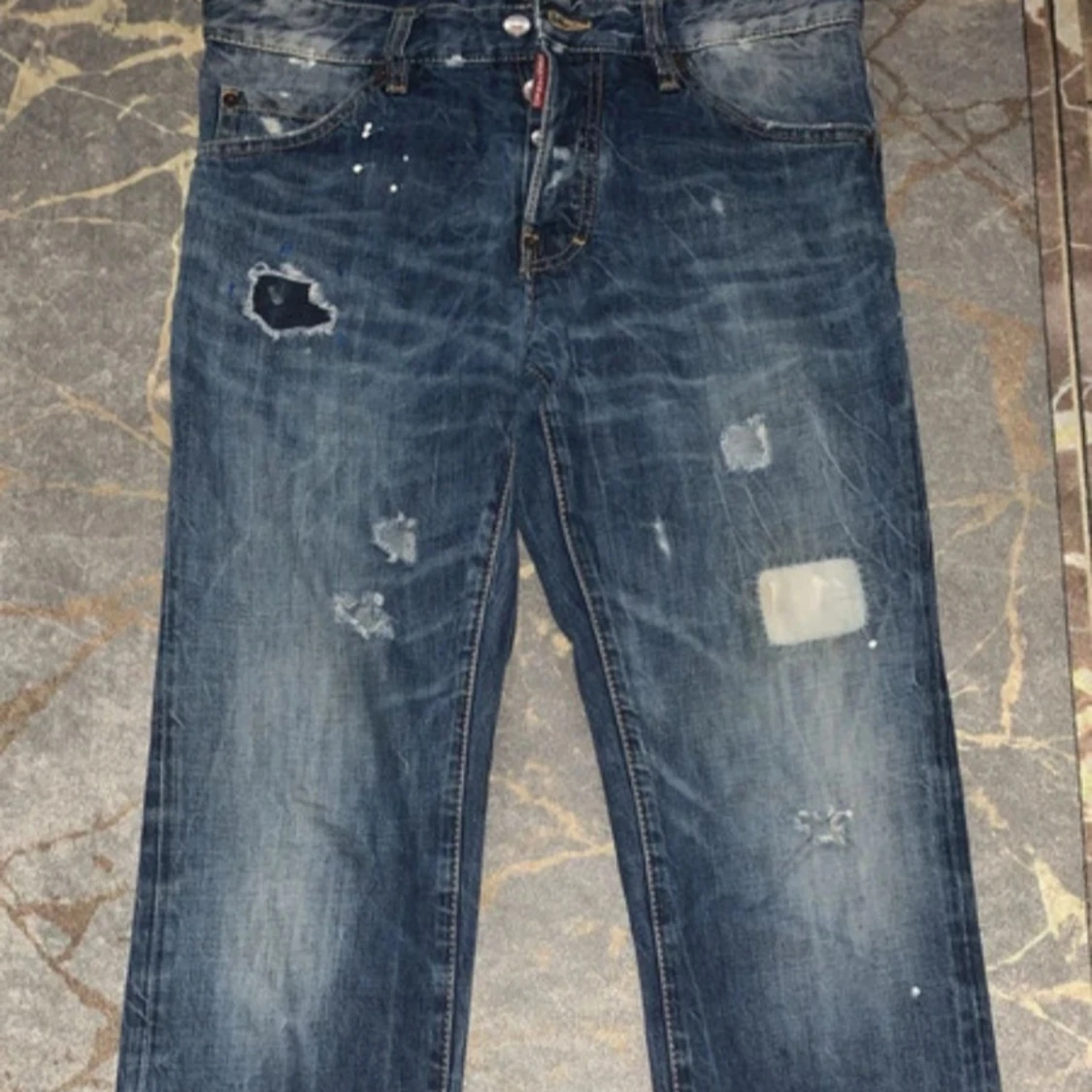 Dsquared2 blå jeans med patchar