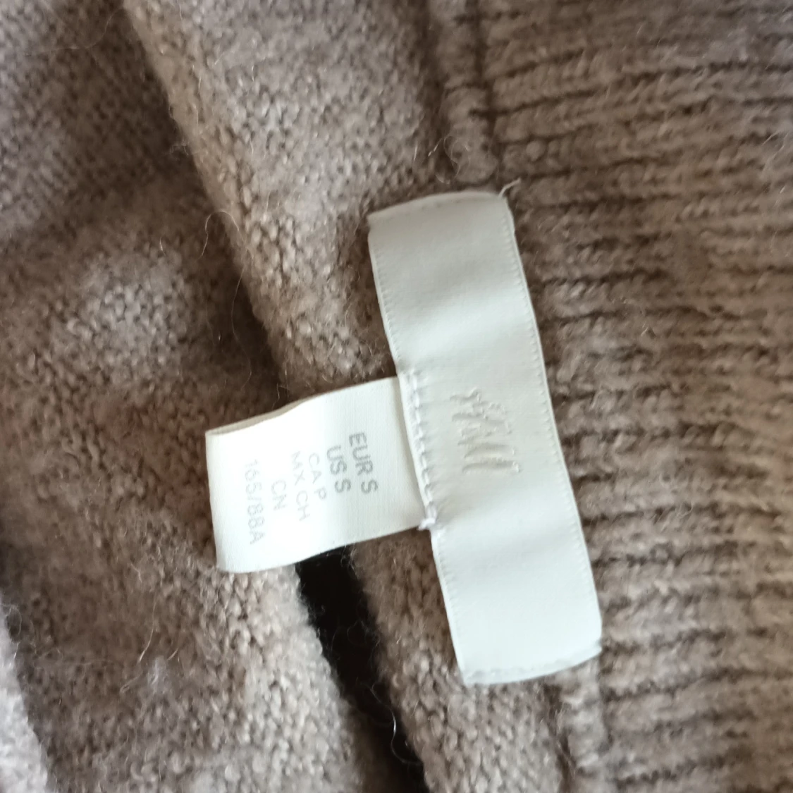 Beige offshoulder tröja - 4