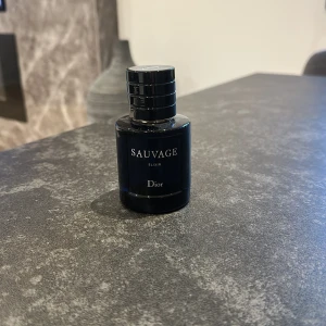 Dior sauvage elixir parfym  - Det här är en dior sauvage parfym som luktar fint och den är bara använd några gånger. 