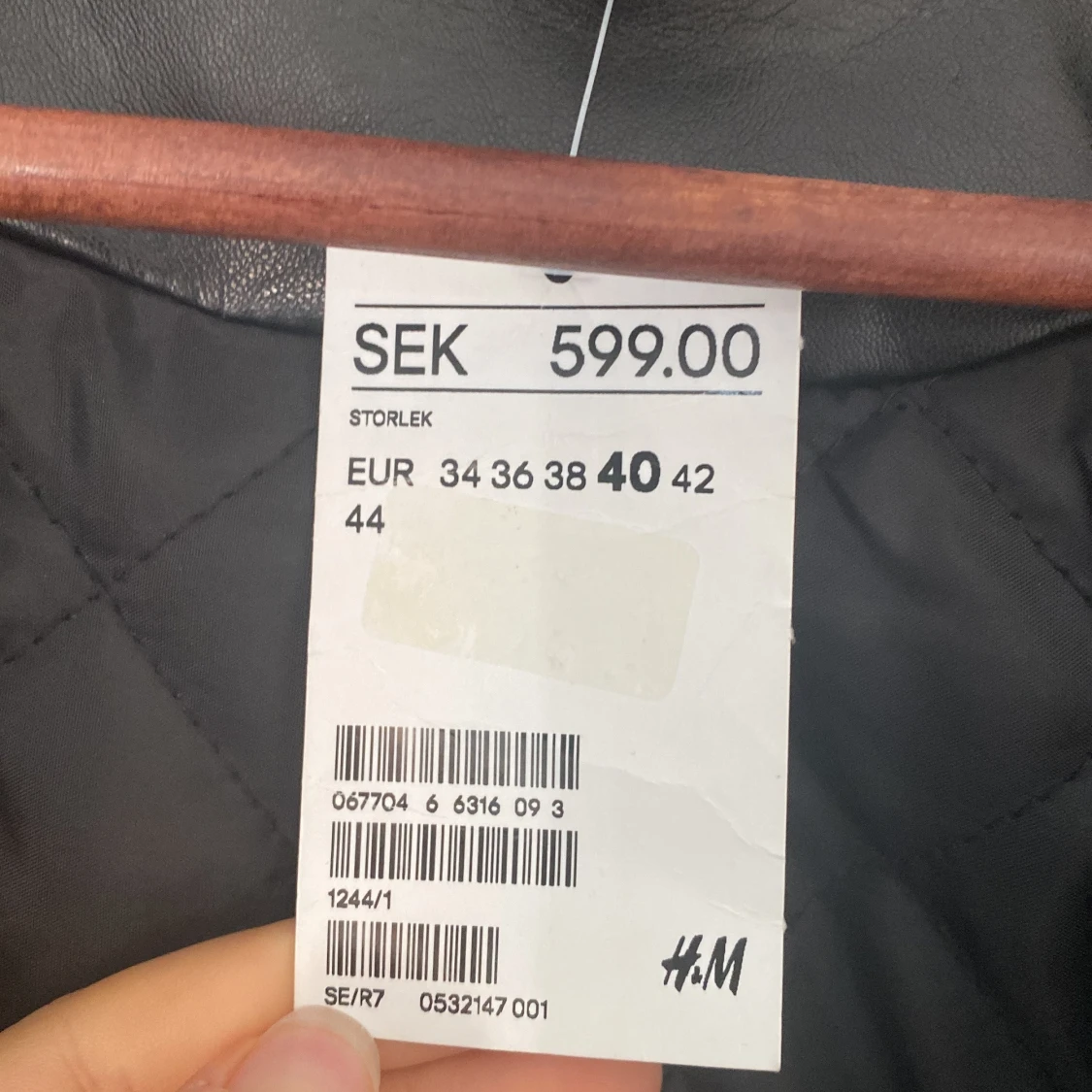 Svart skinnjacka från H&M, stl 40 - 2