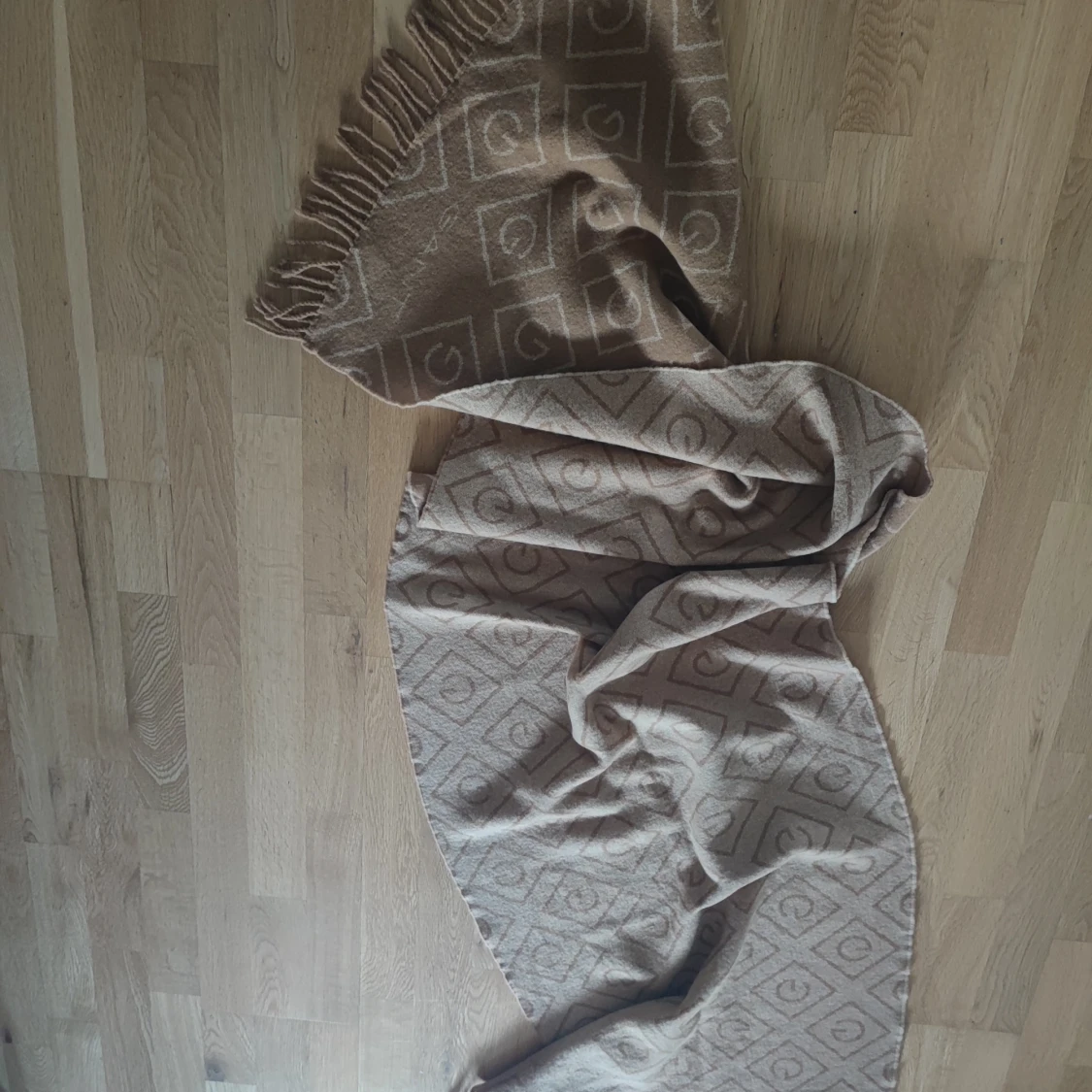 Halsduk från Gant  - 4