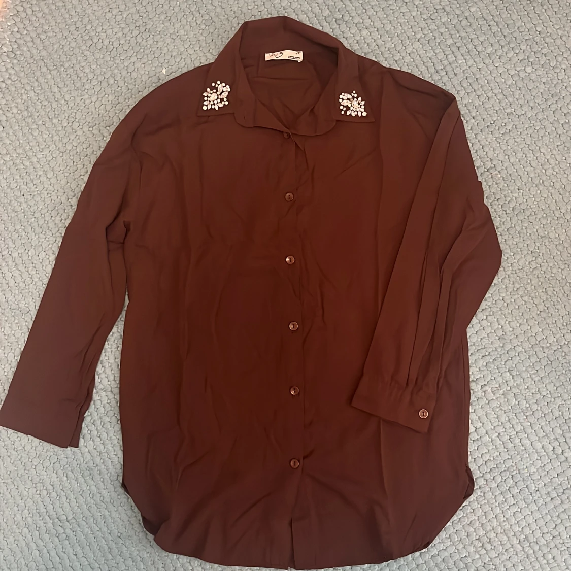 Vinröd skjorta 
