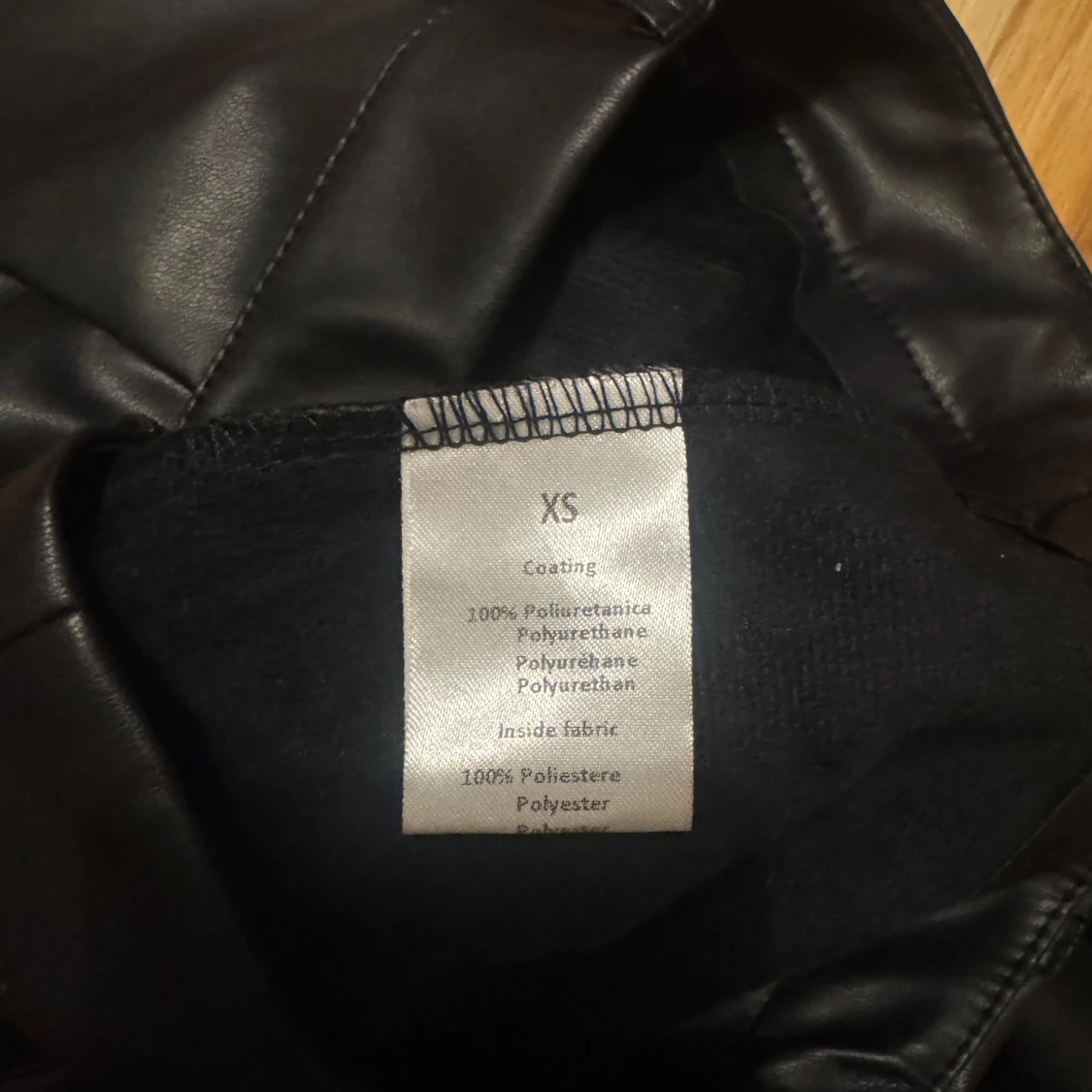 Svarta vida skinnbyxor i XS - 2