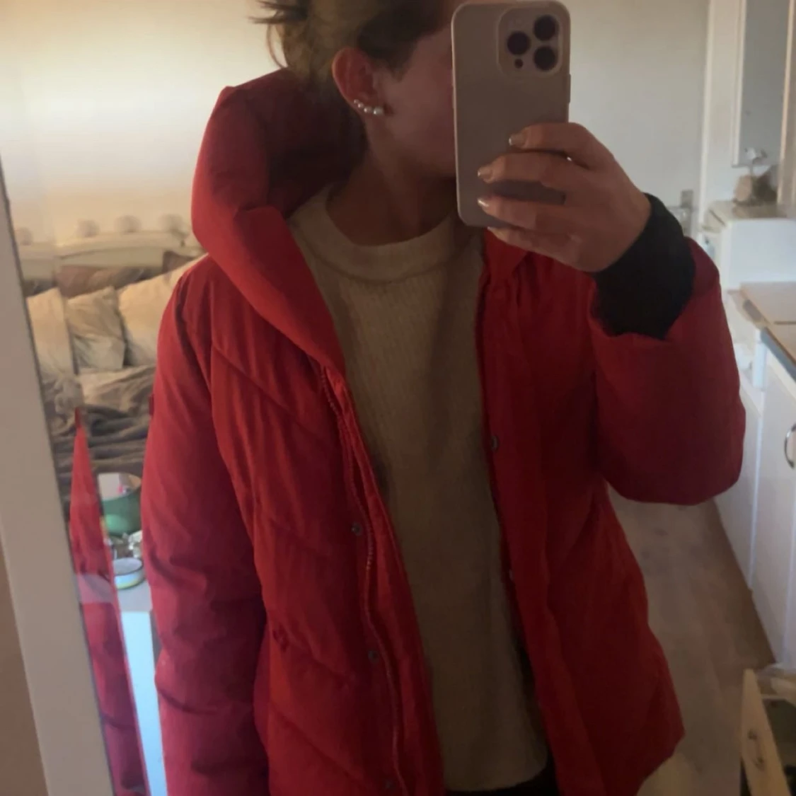 Röd pufferjacka från Marikoo - 2
