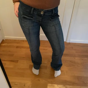 Low waist bootcut jeans  - Snygga low waist bootcut jeans från Nelly 