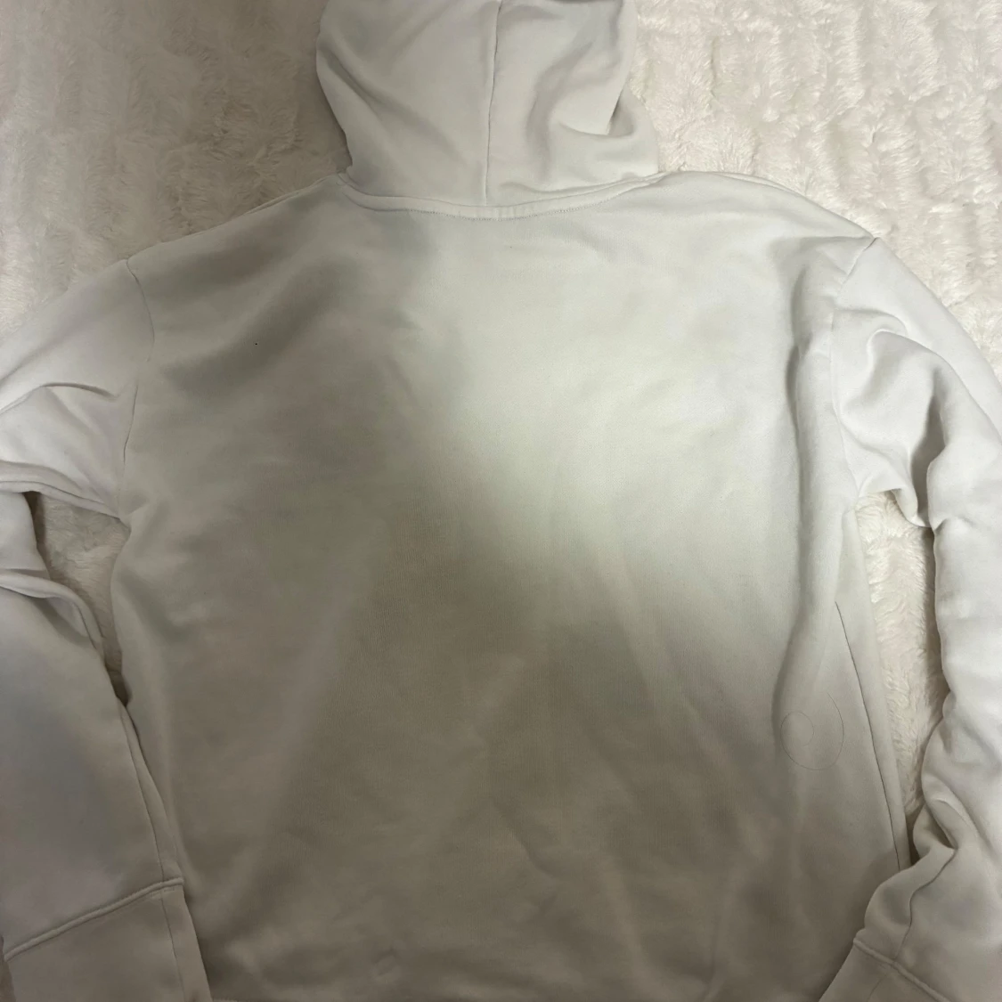 Vit hoodie från GANT med tryck - 1