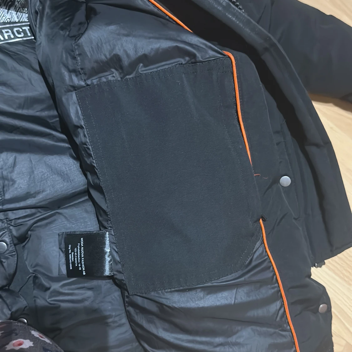 Svart lång pufferjacka Hollies - 3