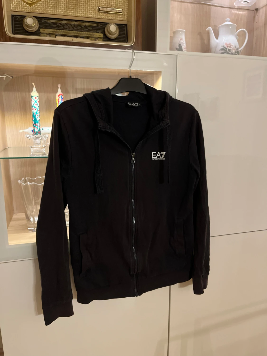 Svart EA7 hoodie med dragkedja