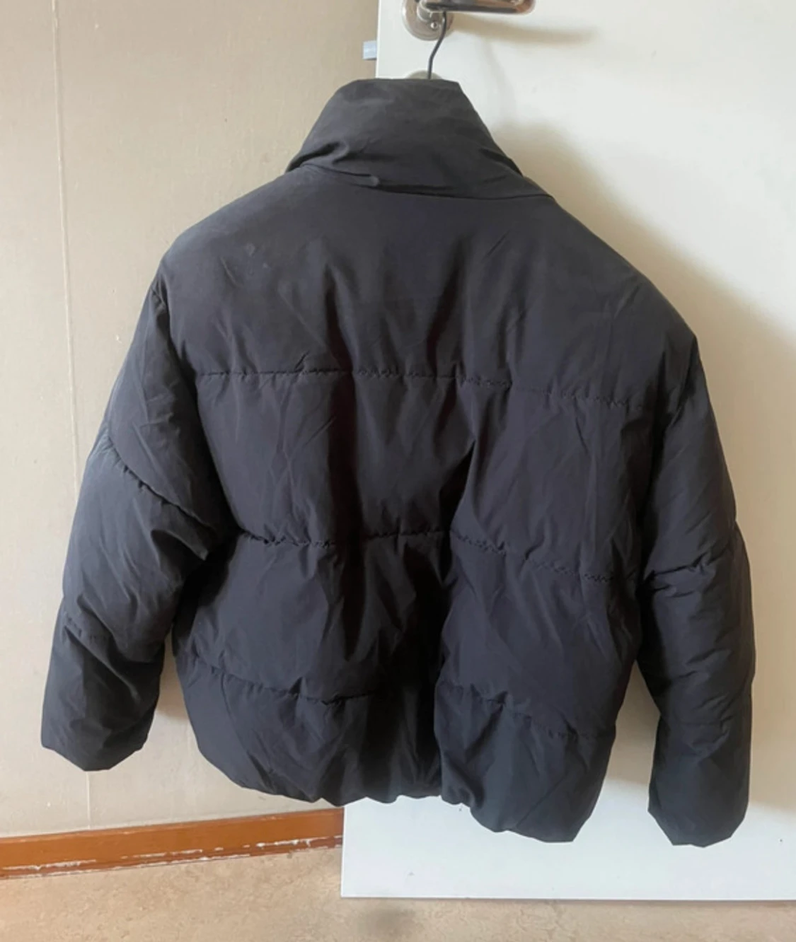 Svart pufferjacka från Pull&Bear - 1