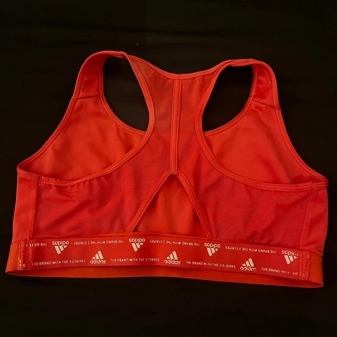 Röd sporttopp från Adidas - 1