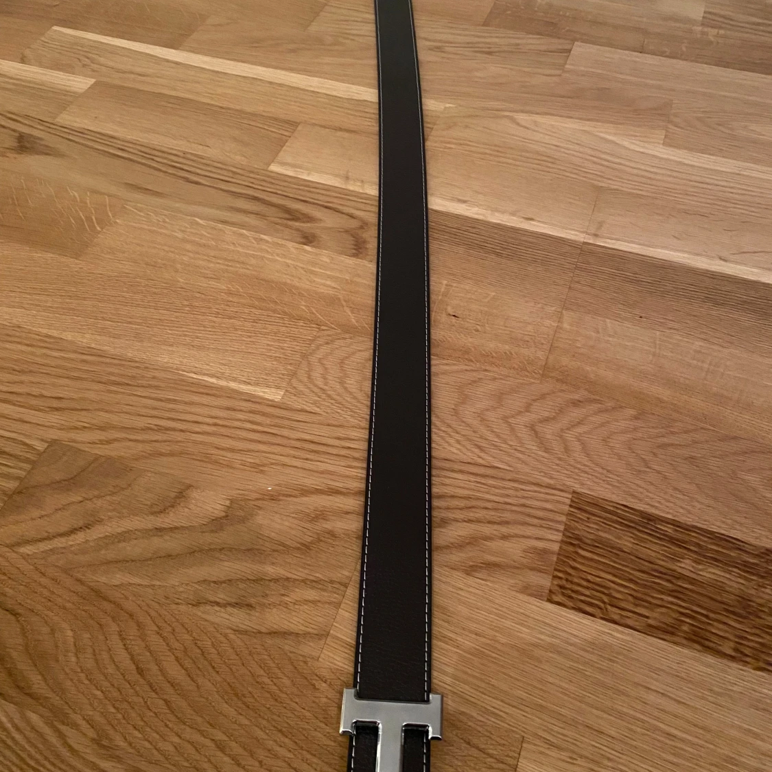 Svart skärp med H-spänne - 1