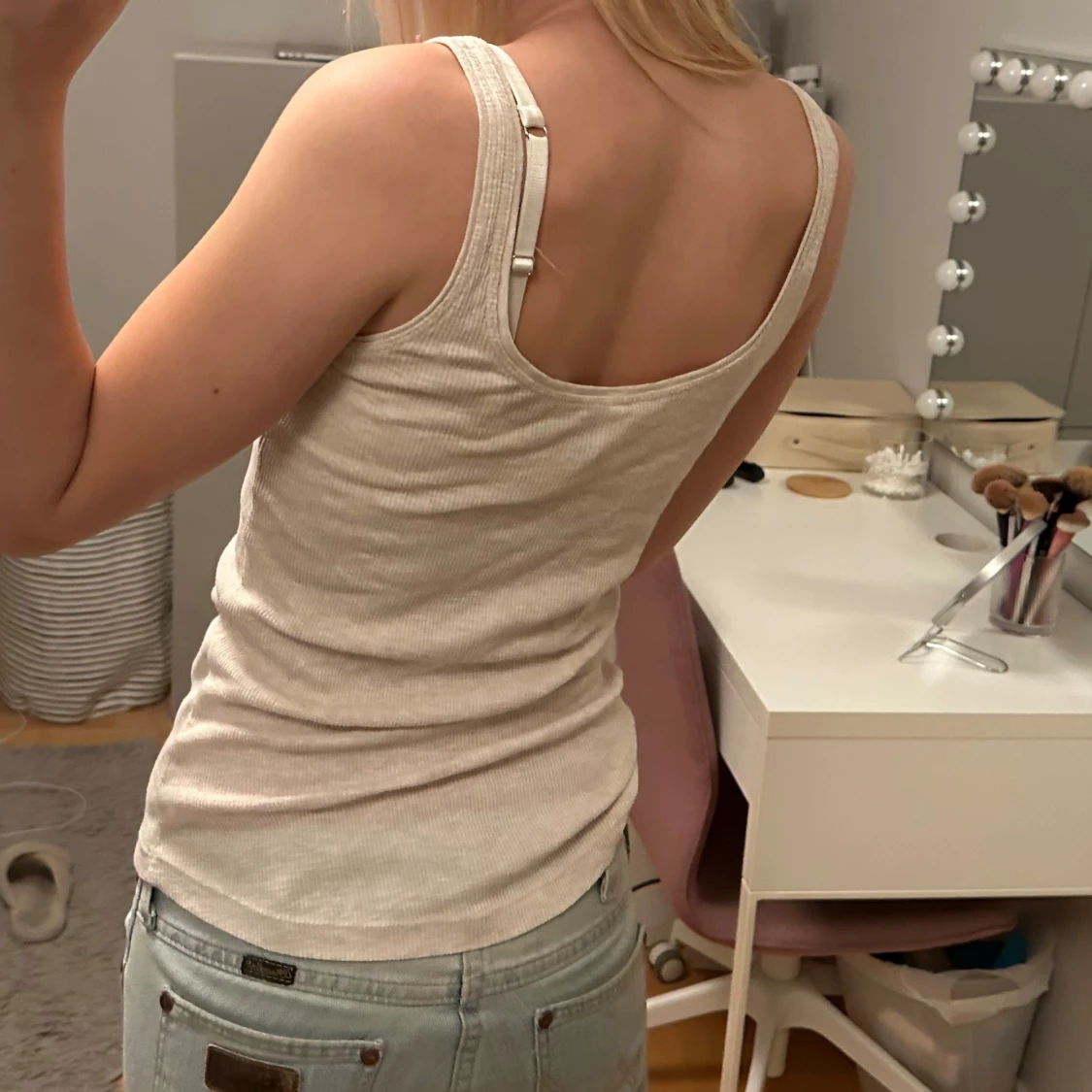 Beige ribbad linnetopp med knappar - 1