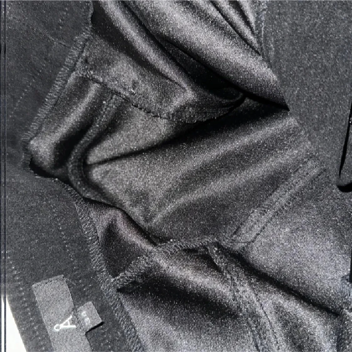 Svarta bootcut byxor i mjukt tyg - 3