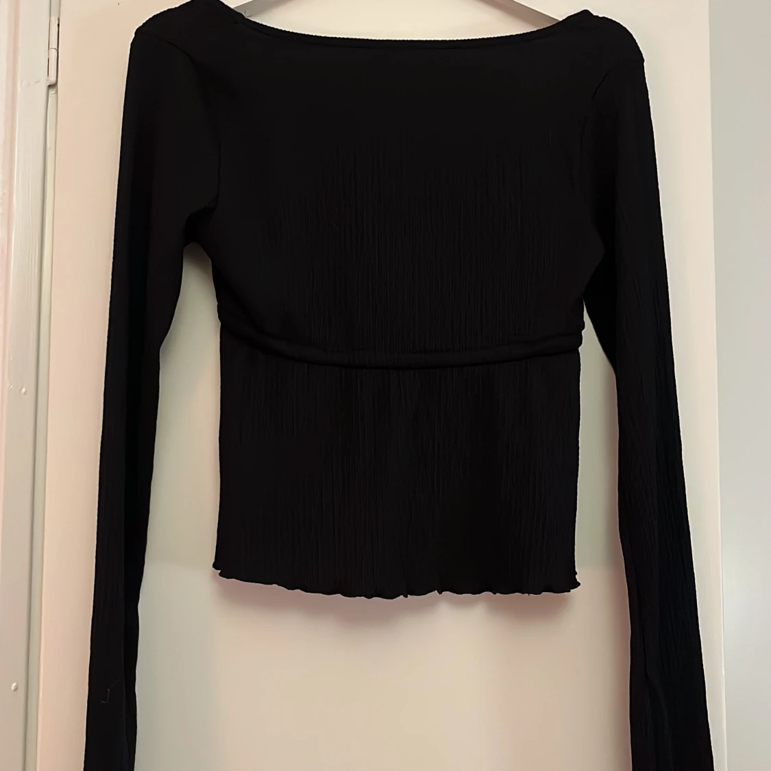 Svart långärmad blus med knyt - 1