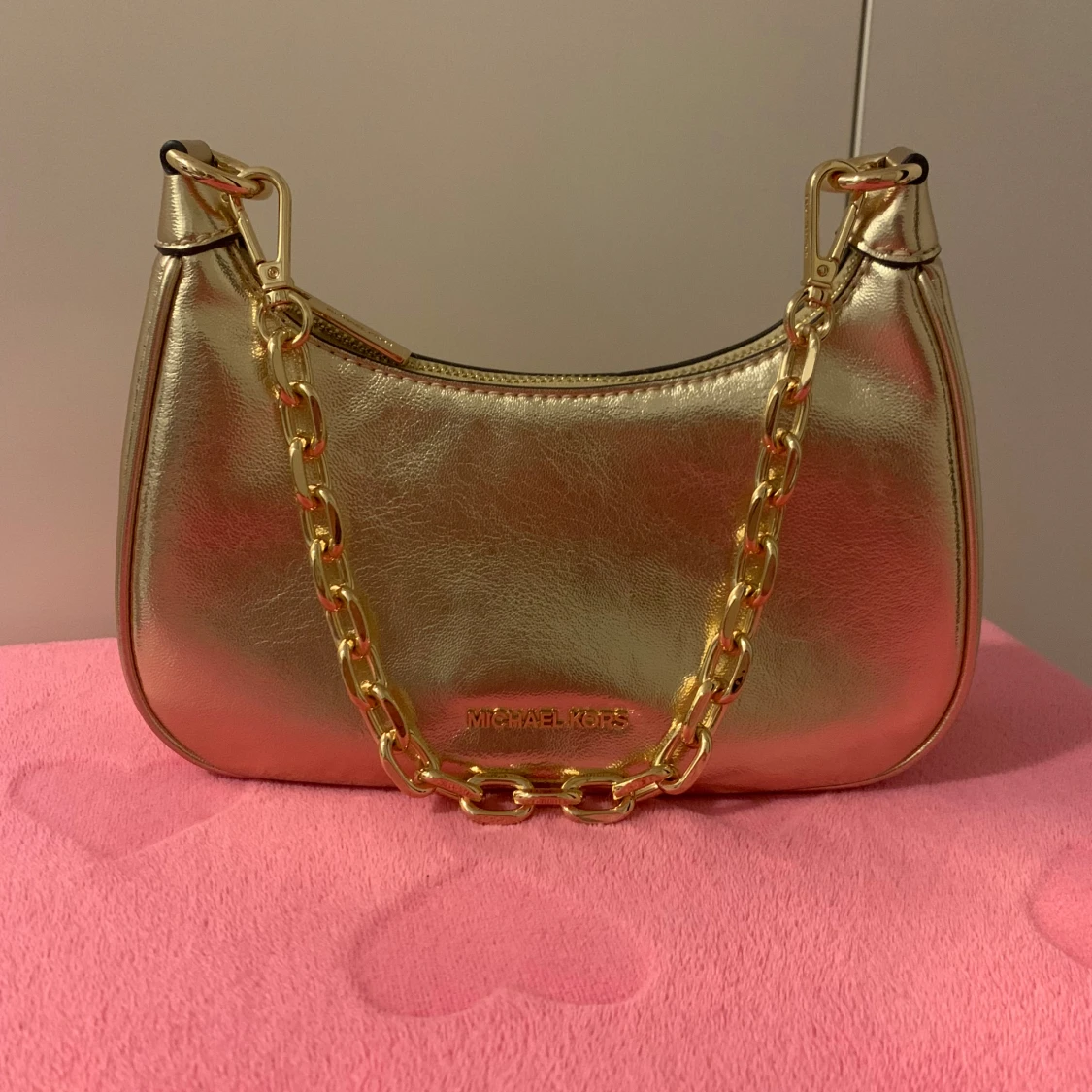 Michael Kors väska ”Cora” i Pale Gold