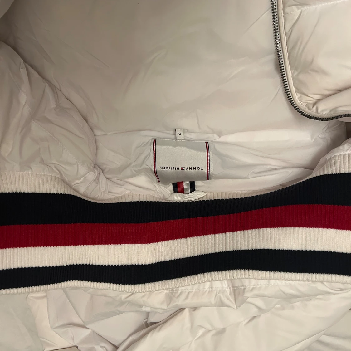 Vit pufferväst från Tommy Hilfiger - 1