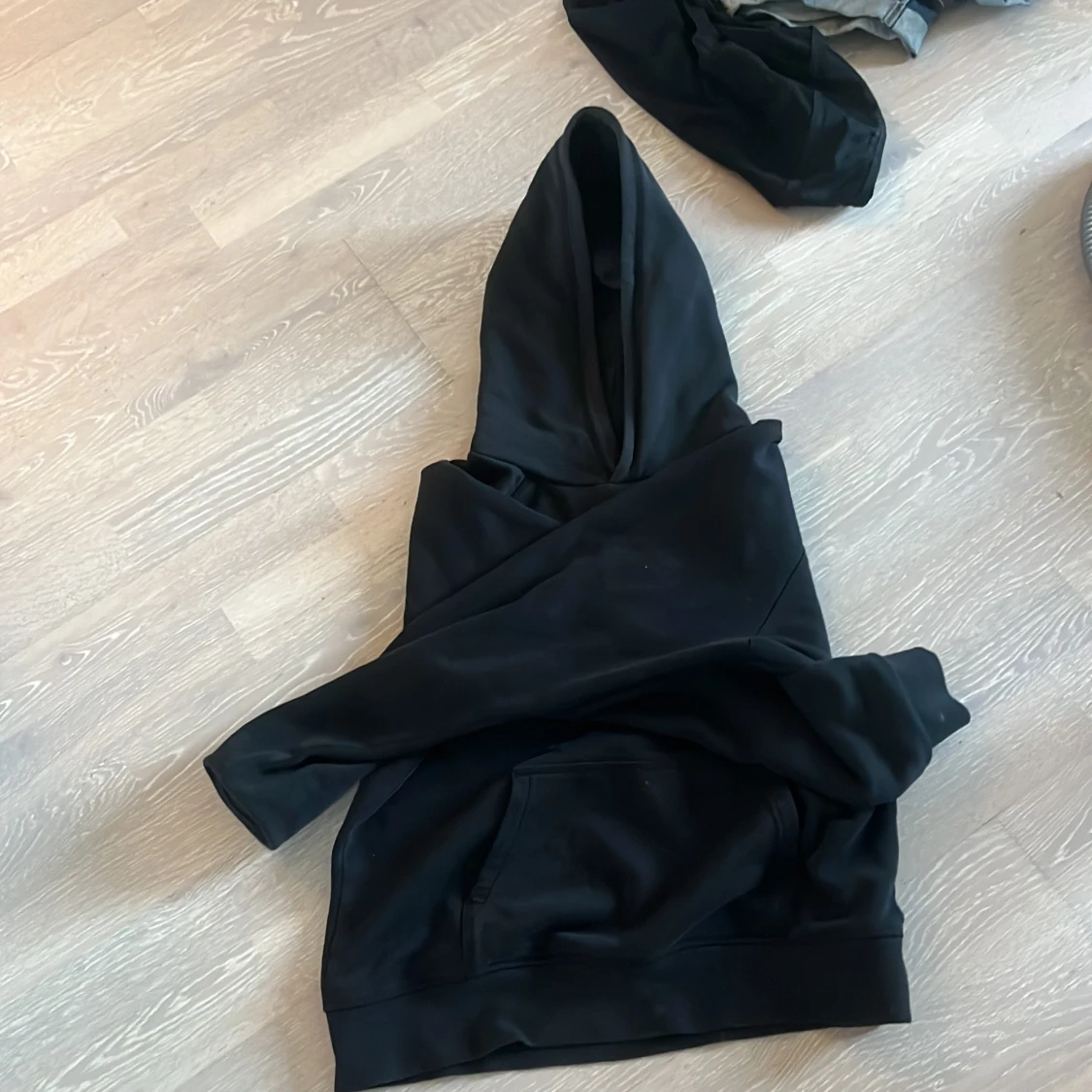 Svart hoodie från GANT med emblem - 2