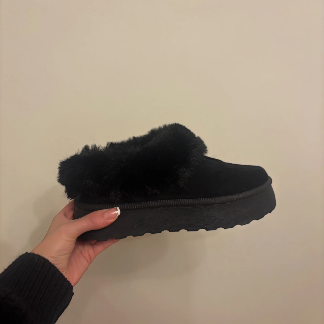 Svarta fluffiga boots från Jenny Fairy