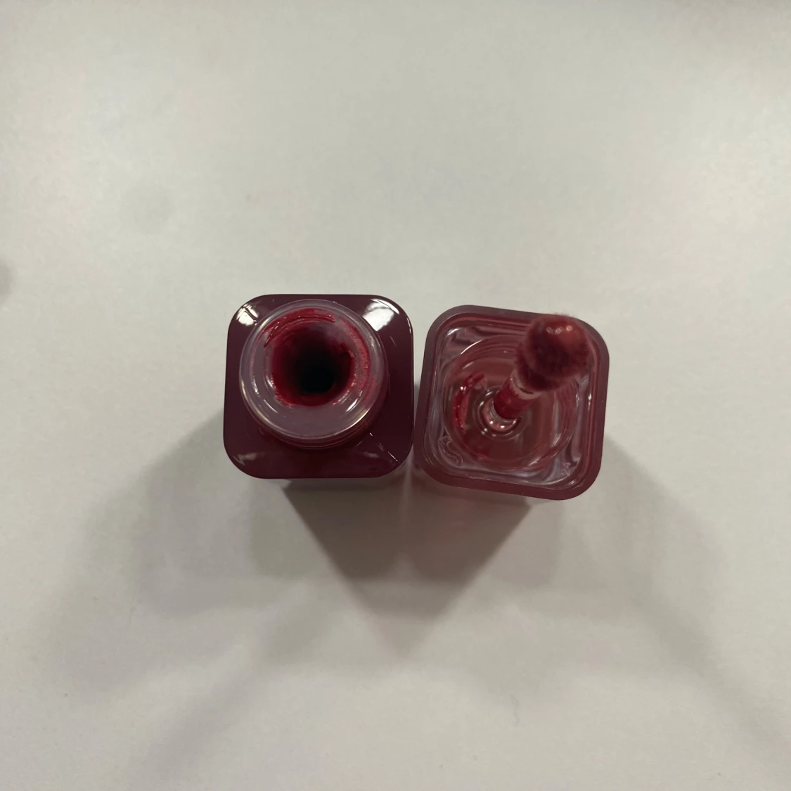 Huda Beauty Black Cherry Liquid Blush - 2