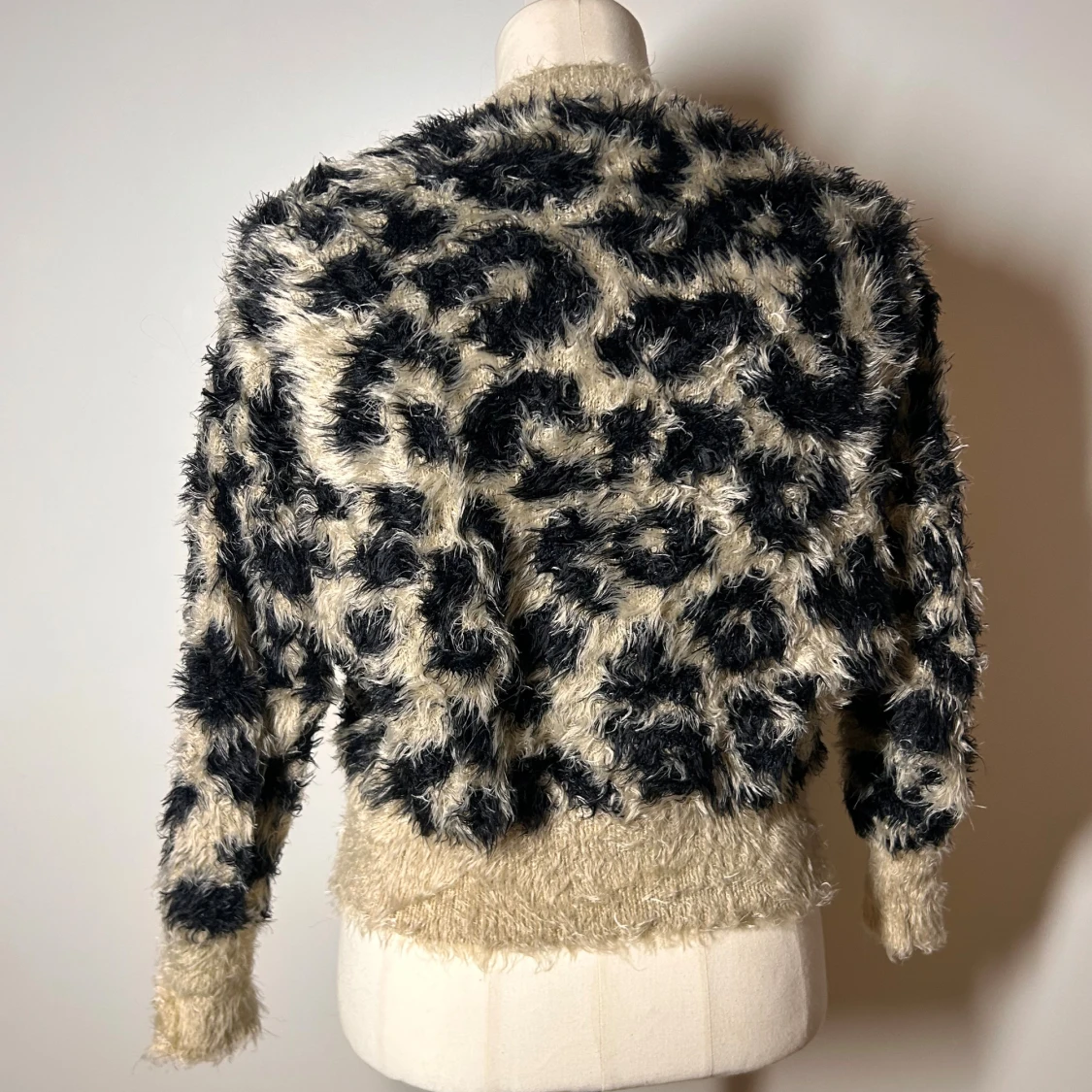 Lurvig stickad leopard tröja - 3