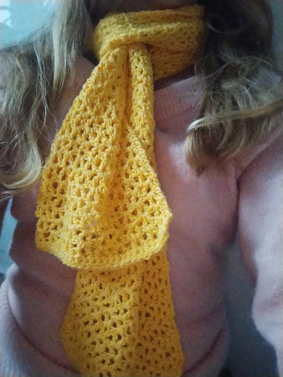 Handgjord virkad gul halsduk - 1