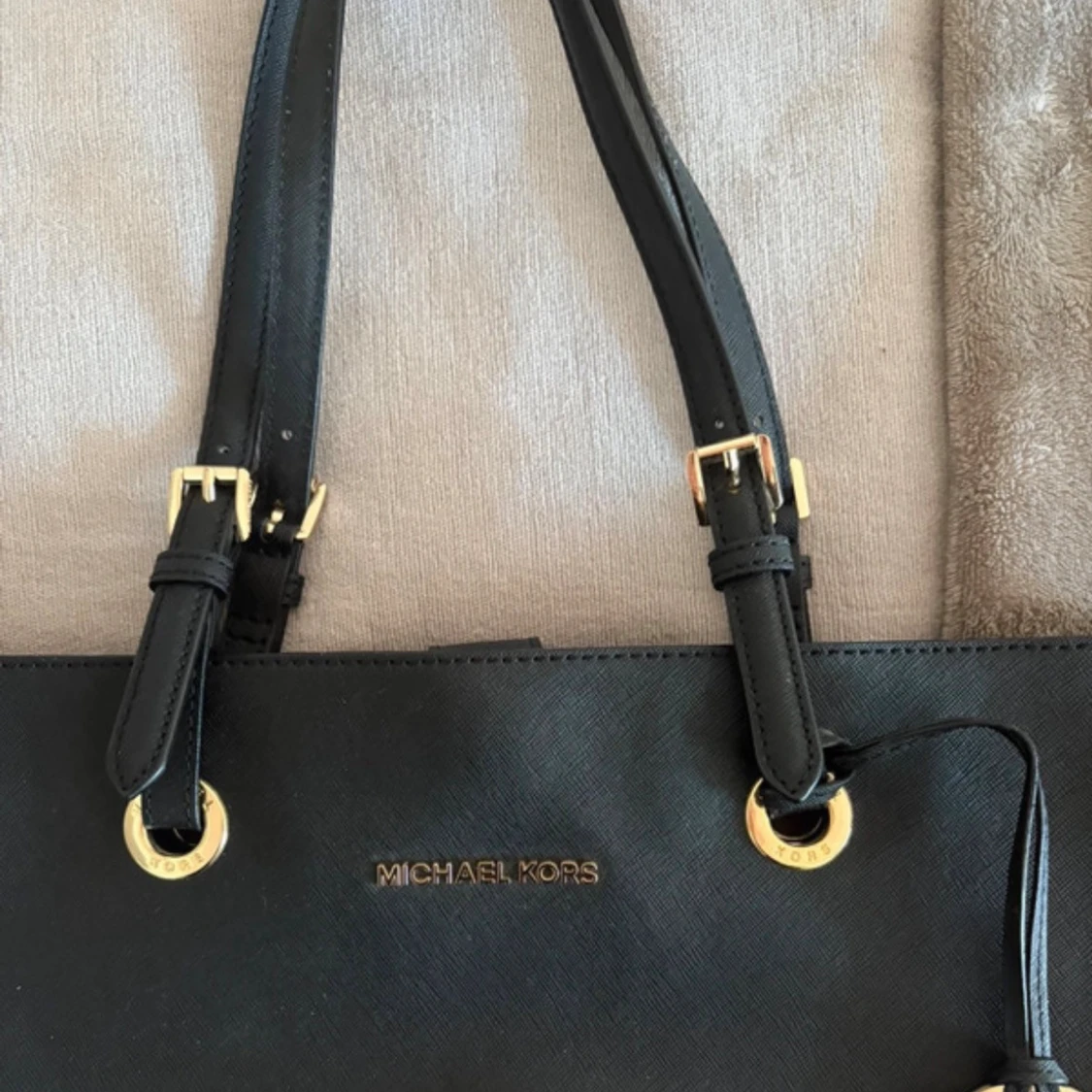 Svart handväska från Michael Kors - 2