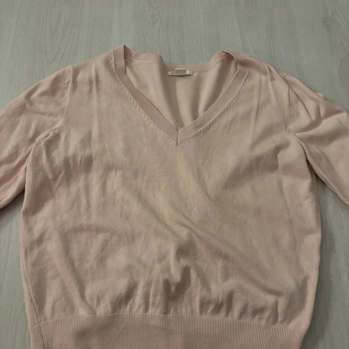 Ljusrosa v-ringad tröja H&M Basic