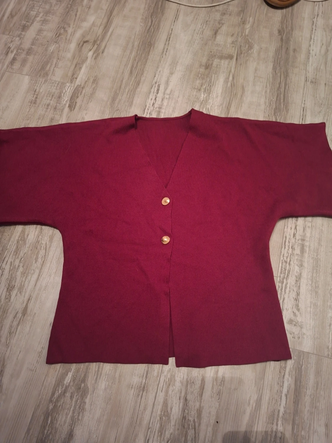 Vinröd kofta med knappar