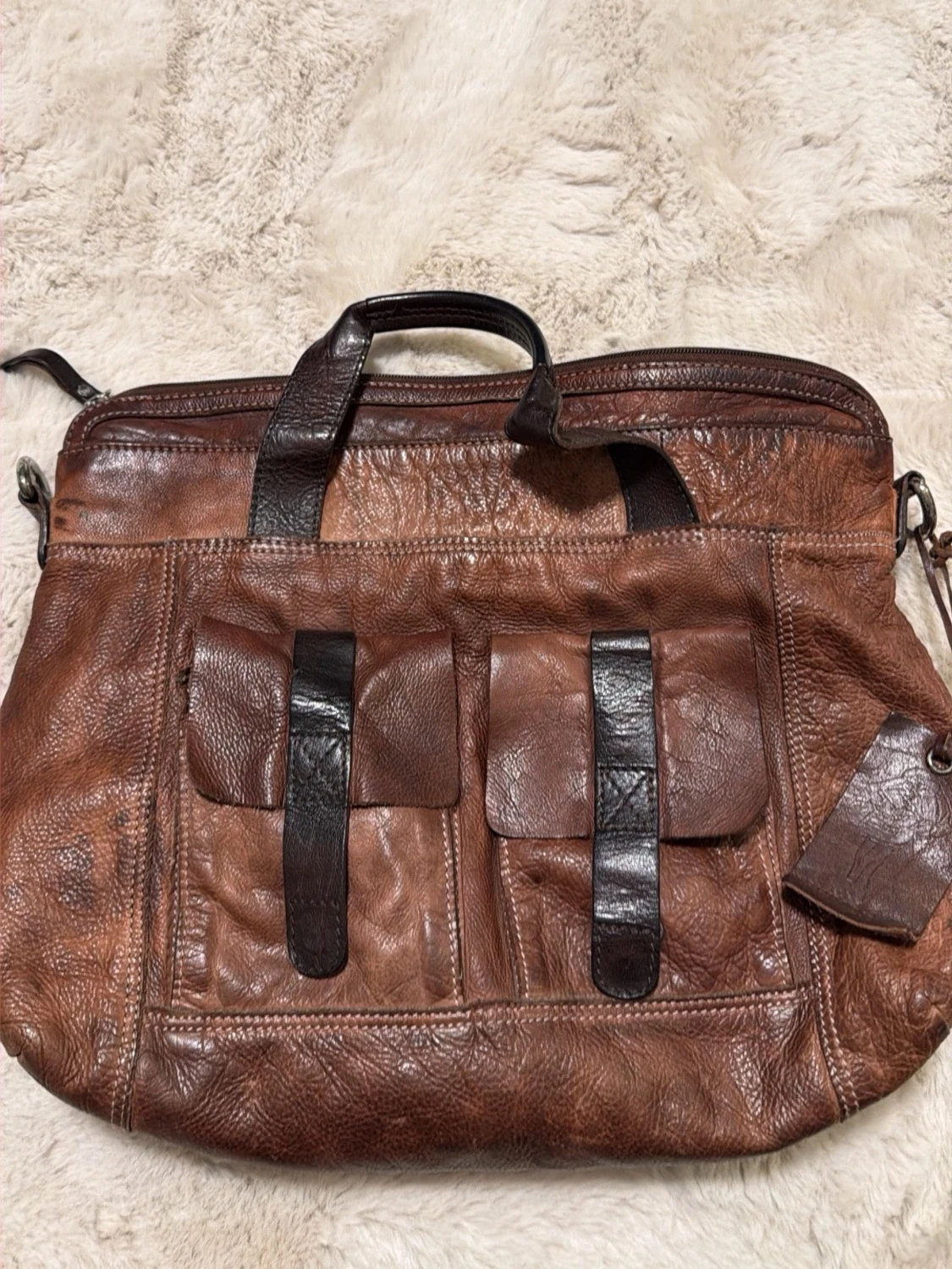 Brun skinnportfölj med fickor